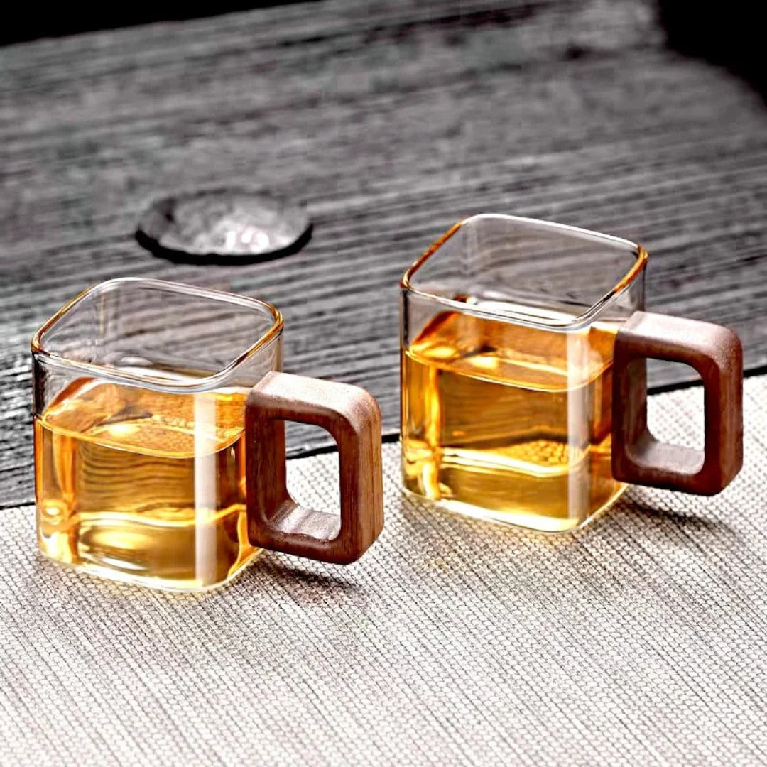 Modern borosilicate glass mug with walnut handle