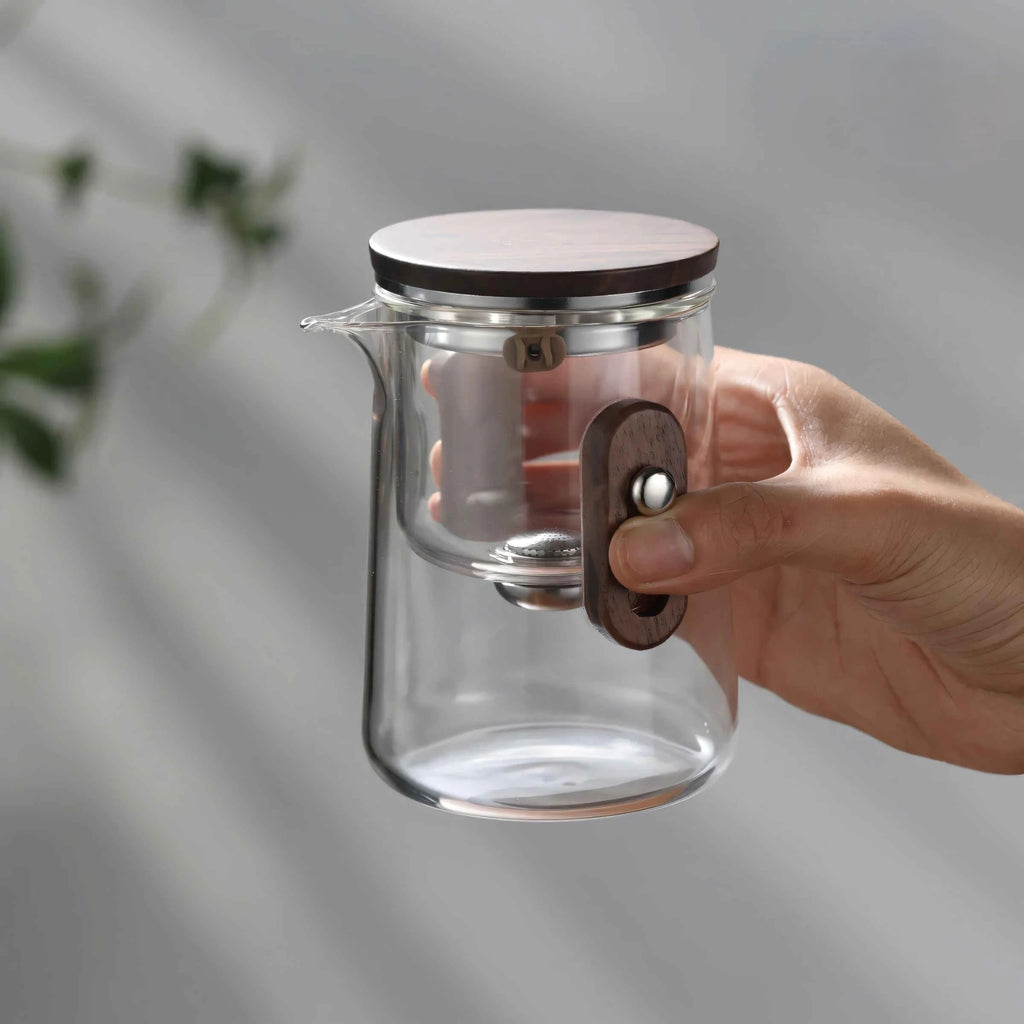 ZenVoyage compact teapot with cups